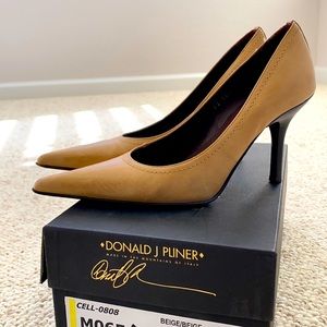 Donald J Pliner beige Napa heels